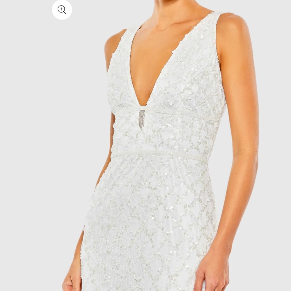 Mac Duggal White Plunge Neck Sleeveless Gown - Picture 3 of 7